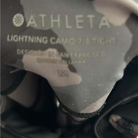 ATHLETA Lightning Camo 7/8 Tight Legging Size M - Picture 8 of 10